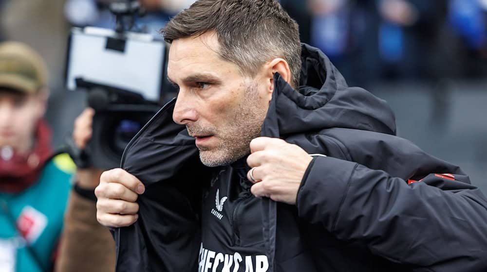 Hertha-Trainer Stefan Leitl trifft auf seinen Ex-Club. (Archivbild) / Foto: Andreas Gora/dpa