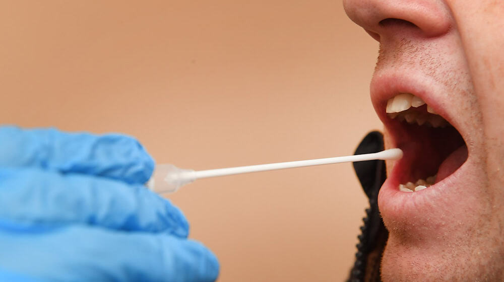 Ein Betrugsversuch mit einem Vaterschaftstest war Thema einer Gerichtsverhandlung am Amtsgericht Dillingen. (Symbolbild) / Foto: Stefan Sauer/dpa