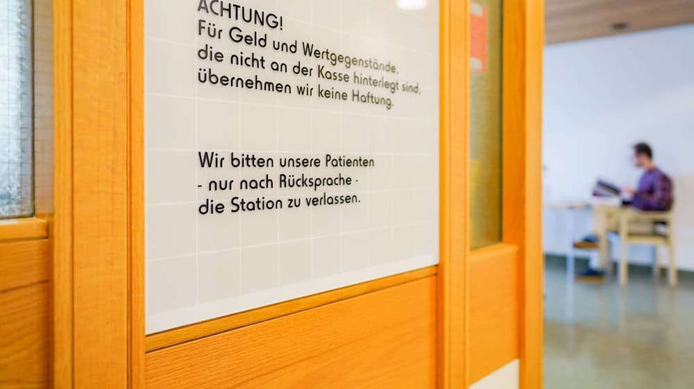 Ein Mann soll bundesweit vor allem ältere Menschen in Krankenhäusern bestohlen haben - die Staatsanwaltschaft Heidelberg hat Anklage erhoben. (Symbolbild) / Foto: Uwe Anspach/dpa