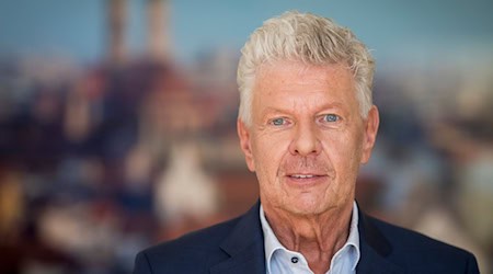 Dieter Reiter will das Geld zwischen Bund, Ländern und Kommunen anders verteilen. (Archivbild) / Foto: Peter Kneffel/dpa