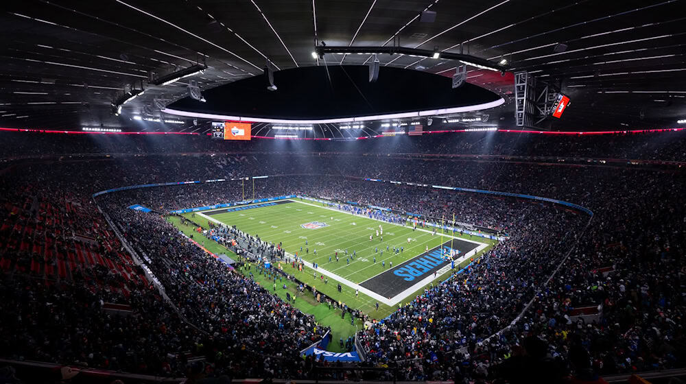 Die NFL kehrt 2026 wieder mit einem Gastspiel in die Münchner Allianz Arena zurück. (Archivbild) / Foto: Sven Hoppe/dpa