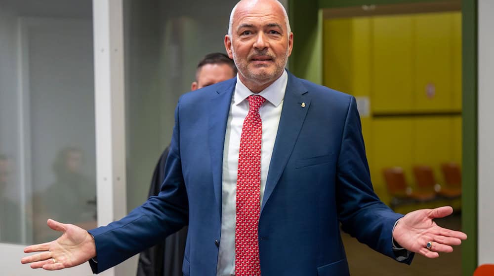 Ist Axel Fischer verhandlungsunfähig oder nicht? Das soll nun ein Sachverständiger klären. (Archivbild) / Foto: Peter Kneffel/dpa