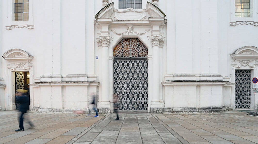 In Passau wird die Missbrauchsstudie vorgestellt. (Illustration) / Foto: Tobias C. Köhler/dpa