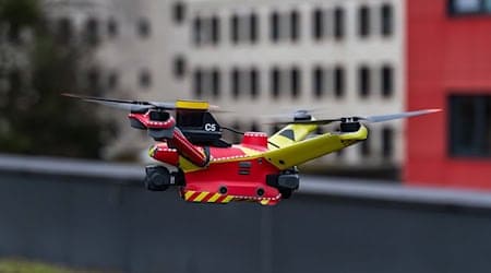 Automatisierte Drohnen sollen künftig Livebilder von Einsatzorten liefern - noch vor Eintreffen der Feuerwehr. (Handout) / Foto: Branddirektion München