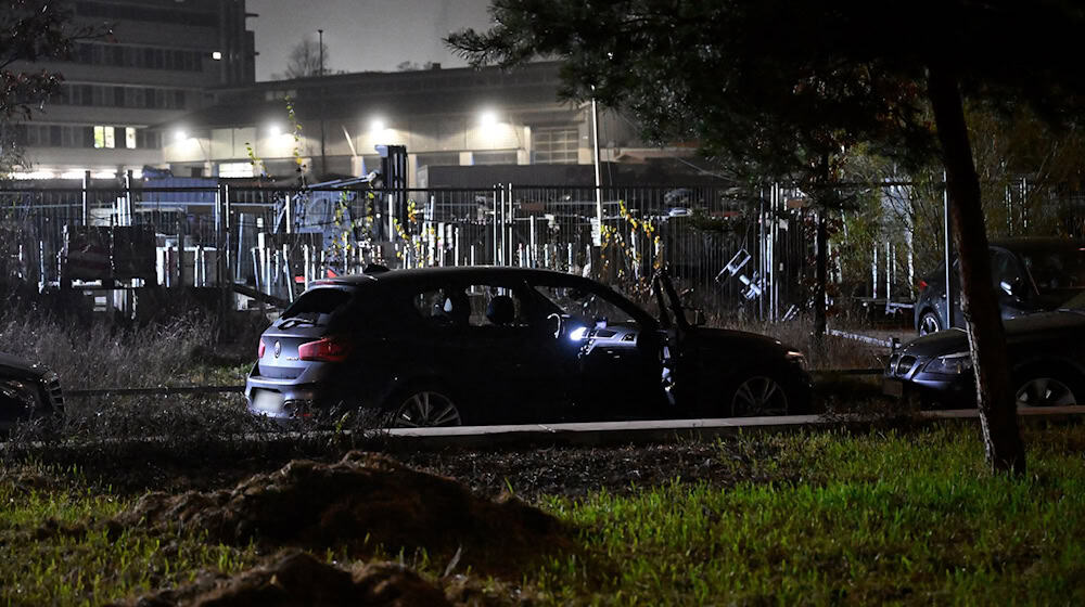 Der Fahrer des Wagens wurde bei dem Vorfall angeschossen. (Archivbild) / Foto: Felix Hörhager/dpa