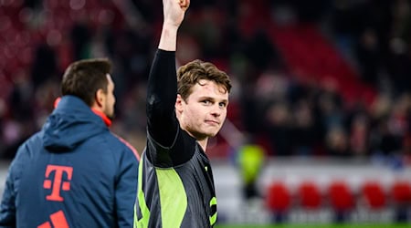 Überzeugte beim Münchner Sieg in Stuttgart: Torwart Jonas Urbig. / Foto: Tom Weller/dpa