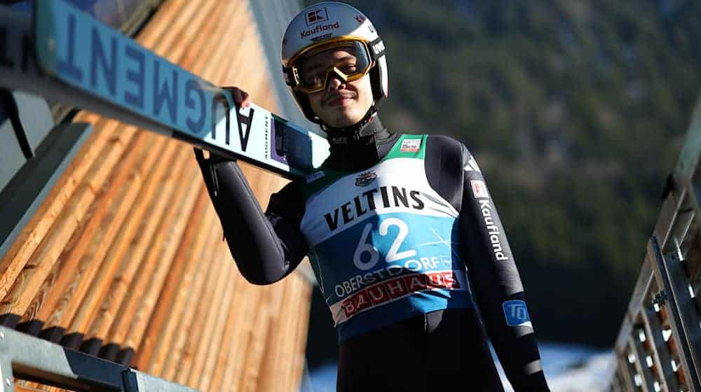 Philipp Raimund fällt nicht nur wegen seiner guten Skisprung-Form auf. / Foto: Daniel Karmann/dpa