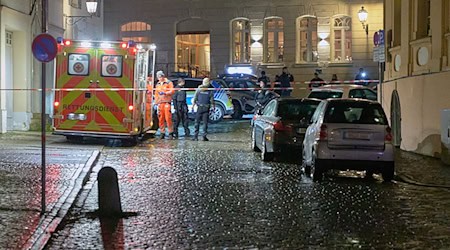 Auch ein Rettungswagen war vor Ort. / Foto: Tizian Gerbing/dpa