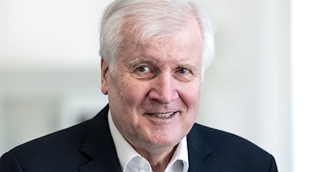 Auch wenn die CSU schon lange bei Wahlen nicht mehr über die 40-Prozent-Marke gekommen ist, glaubt ihr früherer Vorsitzender Horst Seehofer noch immer an Ergebnisse, die sogar die absolute Mehrheit bedeuten würden. (Archivbild) / Foto: Sven Hoppe/dpa