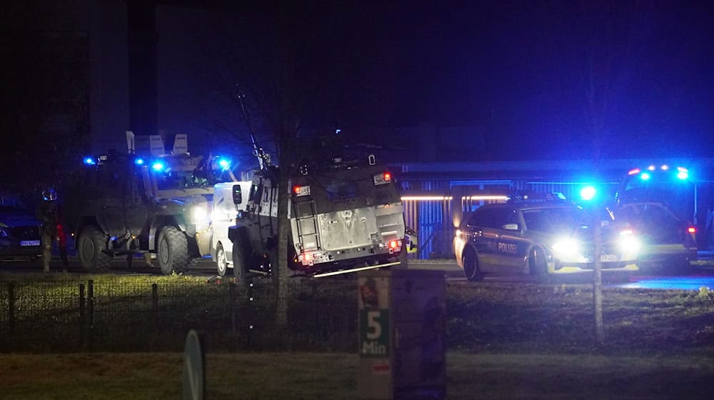 Bei einem SEK-Einsatz auf der L240 bei Erbach ist eine Person festgenommen worden. / Foto: Reinert/swd-medien/dpa