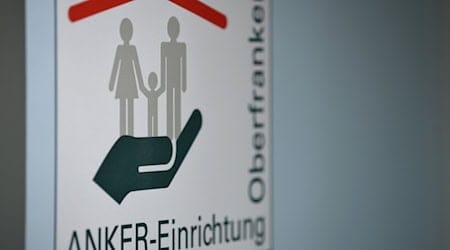 Die Frage, wie es mit dem Bamberger Ankerzentrum weitergeht, beschäftigt die Stadt schon lange. (Archivbild) / Foto: Daniel Karmann/dpa