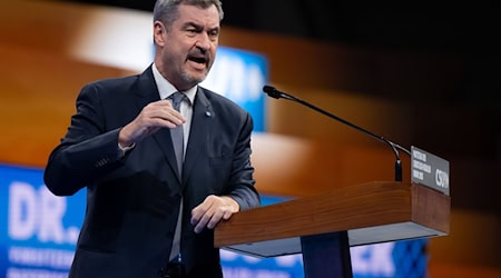 Markus Söder bekennt sich auf dem CSU-Parteitag zu Israel. / Foto: Sven Hoppe/dpa