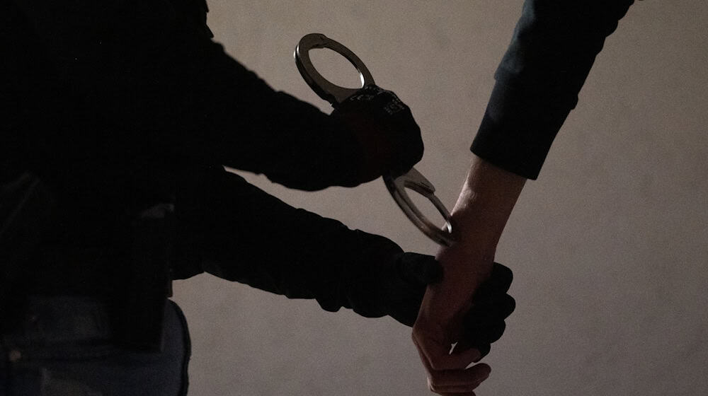 Die drei jungen Männer wurden am Mittwoch festgenommen. (Symbolbild) / Foto: Leonie Asendorpf/dpa