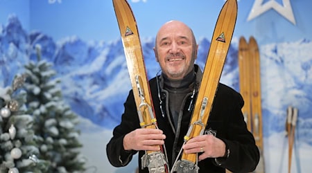 Ex-Skirennfahrer Christian Neureuther verschenkt an Weihnachten Gegenstände in Erinnerung an seine verstorbene Frau. / Foto: Malin Wunderlich/dpa