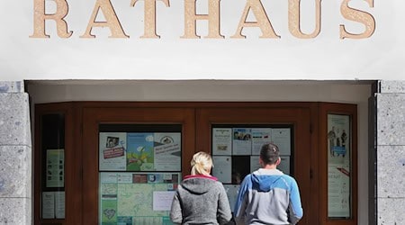 Wer als Gemeinderat bei Sitzungen stört, könnte künftig tief in die Tasche greifen müssen. (Symbolbild) / Foto: Karl-Josef Hildenbrand/dpa