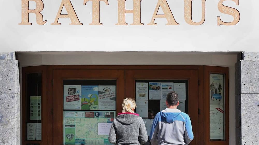 Wer als Gemeinderat bei Sitzungen stört, könnte künftig tief in die Tasche greifen müssen. (Symbolbild) / Foto: Karl-Josef Hildenbrand/dpa