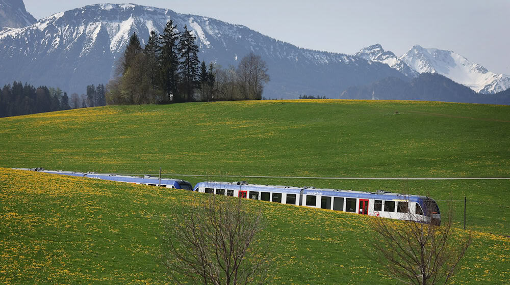 Regionalzüge übernehmen auch in Bayern eine immens wichtige Aufgabe im Bahnnetz. (Symbolbild) / Foto: Karl-Josef Hildenbrand/dpa