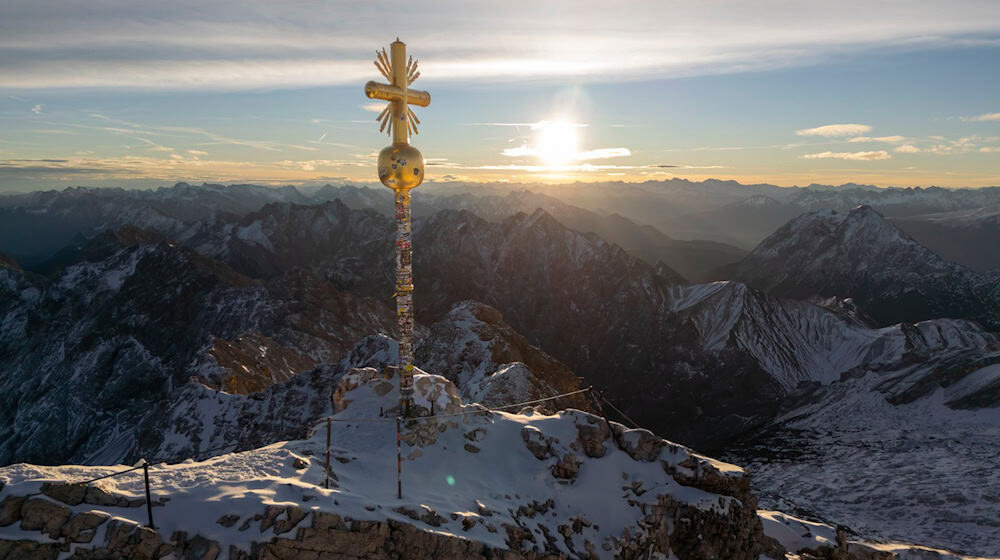 Die Zugspitze hatten die Aktivisten als Ort für ihre Demo auserkoren. (Archivbild) / Foto: Peter Kneffel/dpa