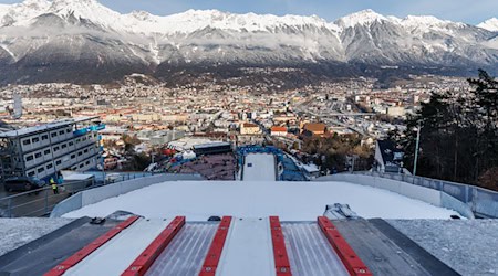 Das Flutlicht in Innsbruck soll zeitnah kommen. (Archivbild) / Foto: Daniel Karmann/dpa