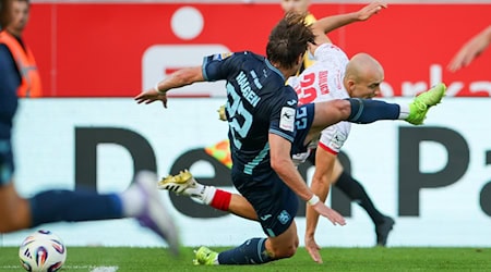 Sigurd Haugen (l) in Aktion. Der beste 1860-Torschütze ist wieder im Training. (Archivbild) / Foto: Christoph Reichwein/dpa