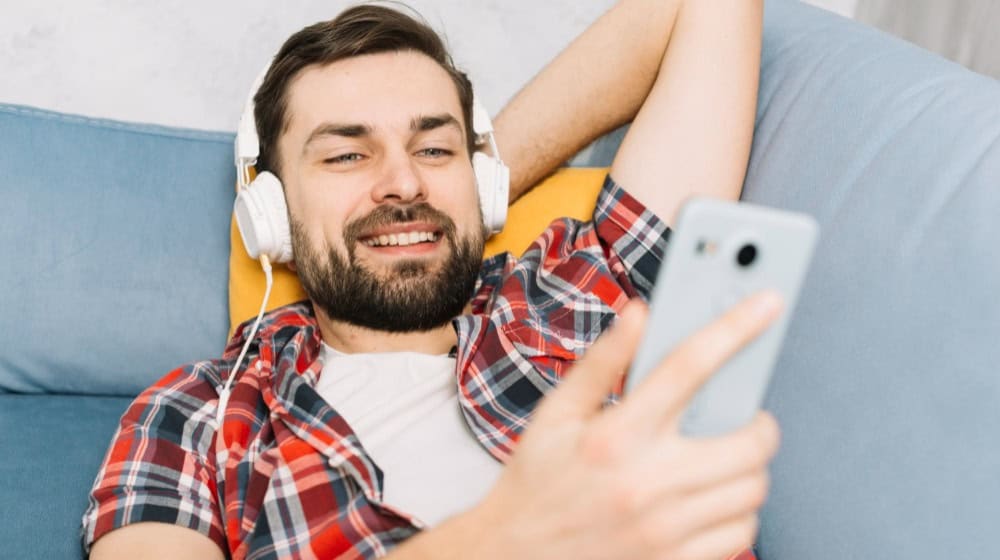 Slot-Spiele werden heute mobil gespielt und bieten mehr als kurze Unterhaltung – sie setzen auf Atmosphäre und Erlebnis. / Foto: freepik.com