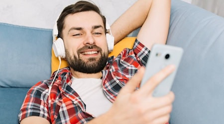 Slot-Spiele werden heute mobil gespielt und bieten mehr als kurze Unterhaltung – sie setzen auf Atmosphäre und Erlebnis. / Foto: freepik.com