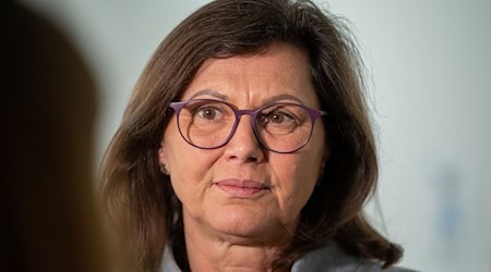 Landtagspräsidentin Aigner forderte in Nürnberg ein hartes Vorgehen des Rechtsstaats gegen Antisemitismus. (Archivbild) / Foto: Leonie Asendorpf/dpa