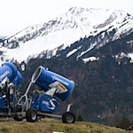 Staatliche Fördergelder für Schneekanonen? Die neue Förderrichtlinie in Bayern sieht das nicht mehr vor - zum Ärger von Wirtschaftsminister Hubert Aiwanger (Freie Wähler). (Symbolbild) / Foto: Angelika Warmuth/dpa