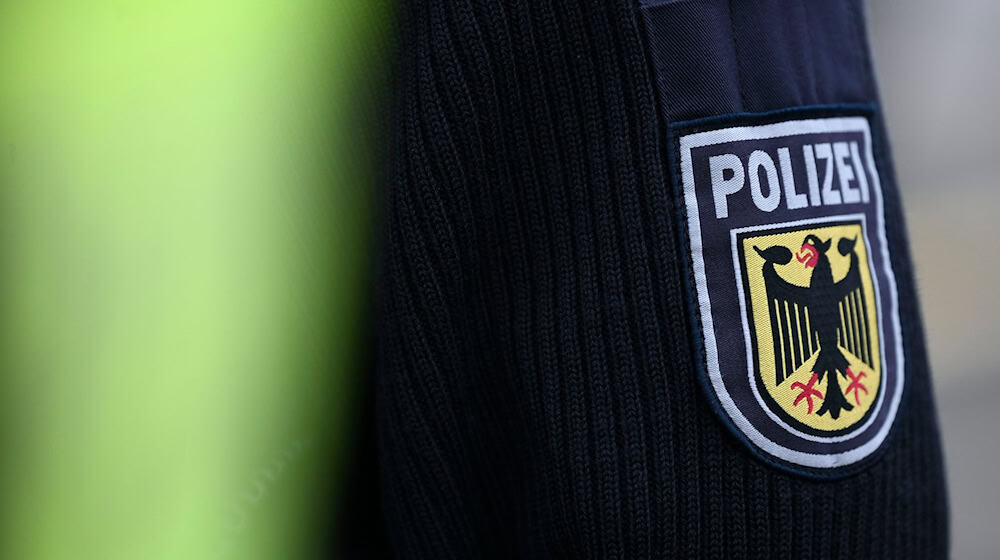 Bundespolizisten retteten die beiden Tiere. (Symbolbild) / Foto: Katharina Kausche/dpa