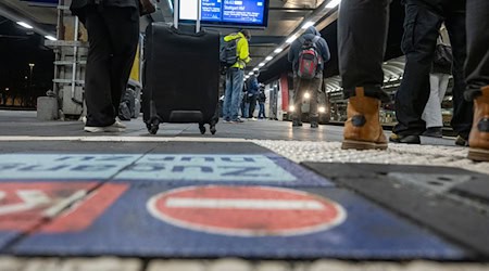 Wegen umfangreicher Sanierungsarbeiten fährt am Ulmer Hauptbahnhof aktuell nur der Regionalverkehr. / Foto: Stefan Puchner/dpa