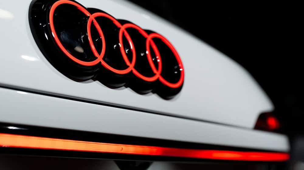 Audi hat 2025 weniger Autos verkauft, zum Jahresende geht die Tendenz aber nach oben. (Archivbild) / Foto: Sven Hoppe/dpa