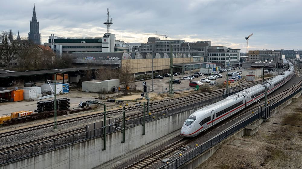 Der Ulmer Hauptbahnhof wird umfangreich saniert. (Archivbild)  / Foto: Stefan Puchner/dpa