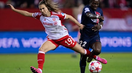 Katharina Naschenweng (links) bleibt weiterhin beim FC Bayern. (Archivbild) / Foto: Sven Hoppe/dpa