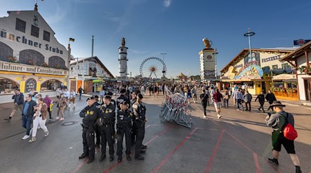 14 große Wiesn-Zelte gibt es, dazu kleine und die auf der Oidn Wiesn. (Archivfoto) / Foto: Peter Kneffel/dpa
