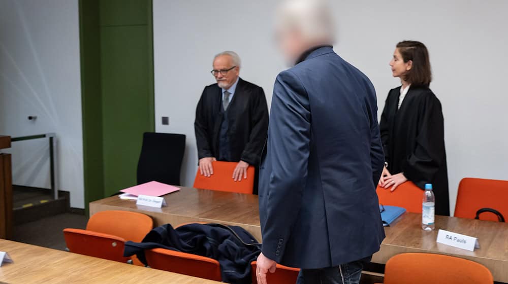 Vor Gericht erschien nur einer der beiden Angeklagten. (Archivbild) / Foto: Lukas Barth-Tuttas/dpa