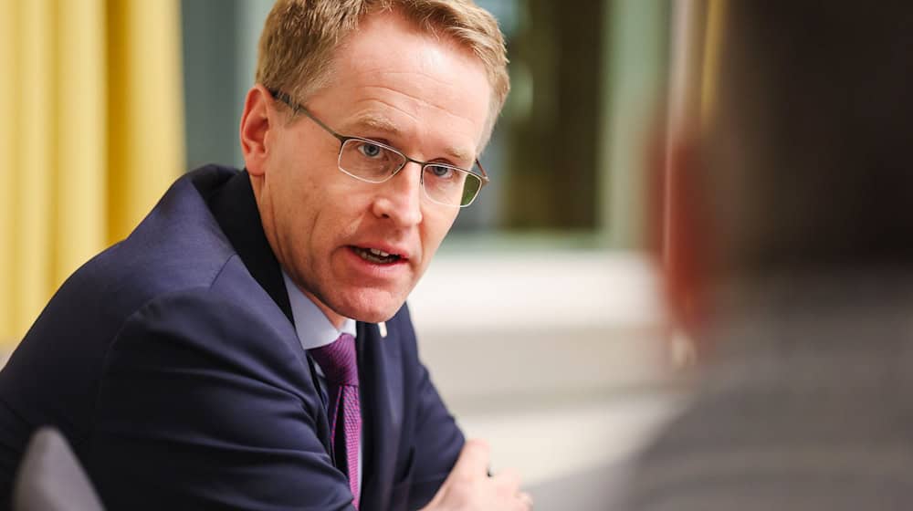 Daniel Günther (CDU) hält nicht viel von Länderfusionen. (Archivbild) / Foto: Frank Molter/dpa