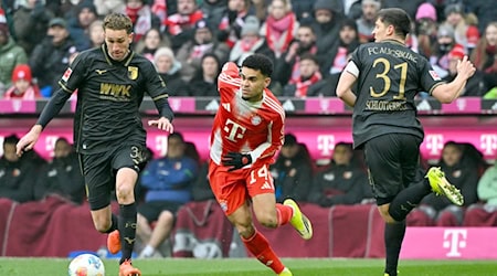 Arthur Chaves feiert einen Einstand nach Maß beim FC Augsburg. / Foto: Peter Kneffel/dpa