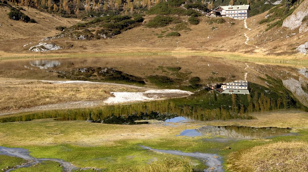 Im nur wenige Meter höher gelegenen Kärlingerhaus kann es bereits bis zu 20 Grad wärmer sein als am Funtensee selbst. (Archivbild) / Foto: Jürgen Waßmuth/dpa
