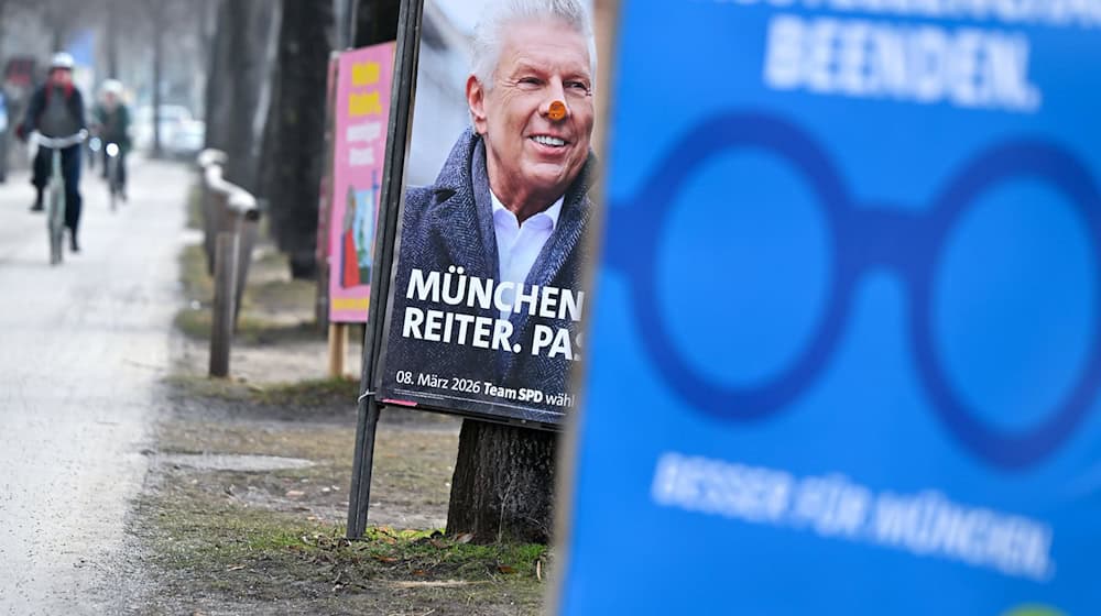 Wahlplakate in München weisen auf die Kommunalwahl am 8. März hin. / Foto: Sven Hoppe/dpa