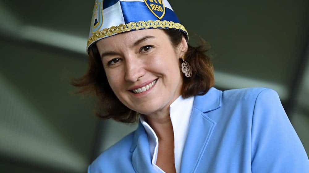 Endlich Ordensritterin: Bundesforschungsministerin Dorothee Bär in Aachen den Orden wider den tierischen Ernst. (Archivfoto) / Foto: Helena Dolderer/dpa