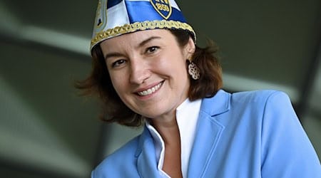 Endlich Ordensritterin: Bundesforschungsministerin Dorothee Bär in Aachen den Orden wider den tierischen Ernst. (Archivfoto) / Foto: Helena Dolderer/dpa