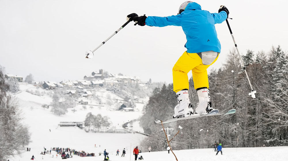 Auf Skipisten in Österreich und der Schweiz sind am Wochenende erneut mehrere Menschen verunglückt.  / Foto: Andreas Becker/KEYSTONE/dpa