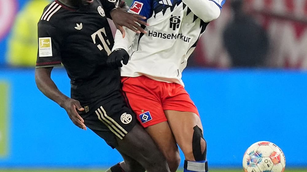 Der FC Bayern fordert von Dayot Upamecano (l) Klarheit im Vertragspoker. / Foto: Marcus Brandt/dpa