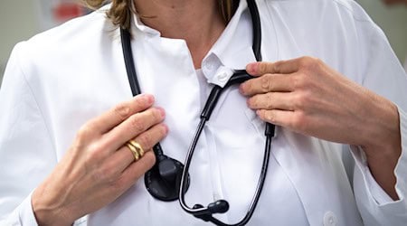 In Bayern gibt es erstmals mehr Ärztinnen als Ärzte. (Symbolbild) / Foto: Monika Skolimowska/dpa-Zentralbild/dpa