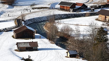 Der Schnee kommt nach Bayern. (Archivbild) / Foto: Daniel Karmann/dpa