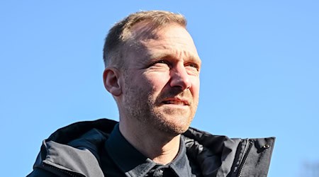 Er hat in Portugal einen Neuen für den FC Augsburg gefunden: Sportchef Benni Weber. / Foto: Harry Langer/dpa