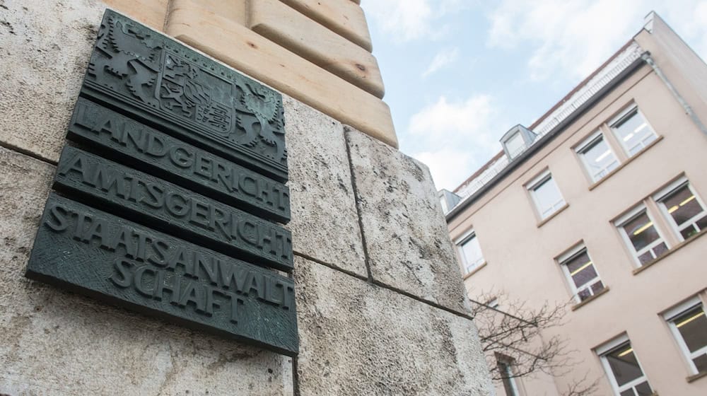 Die Staatsanwaltschaft Regensburg klagt die ehemalige Chefin der Regensburger Tafel an. (Symbolbild) / Foto: Armin Weigel/dpa