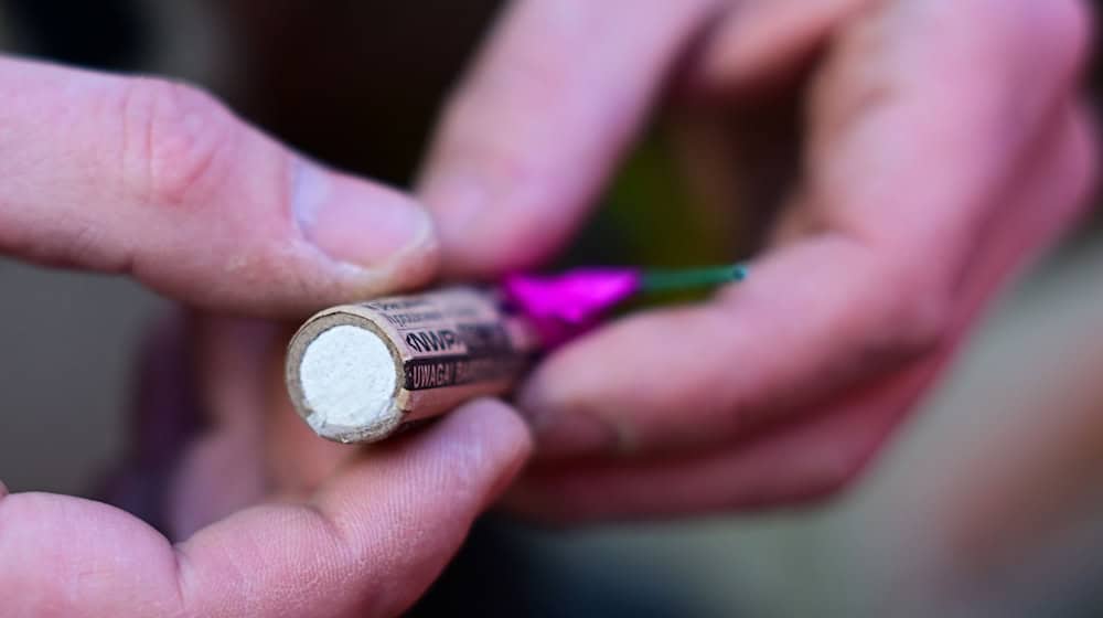 Die Kinder hatten den Böller laut Polizei am Neujahrstag aufgesammelt. (Symbolbild) / Foto: Sebastian Christoph Gollnow/dpa