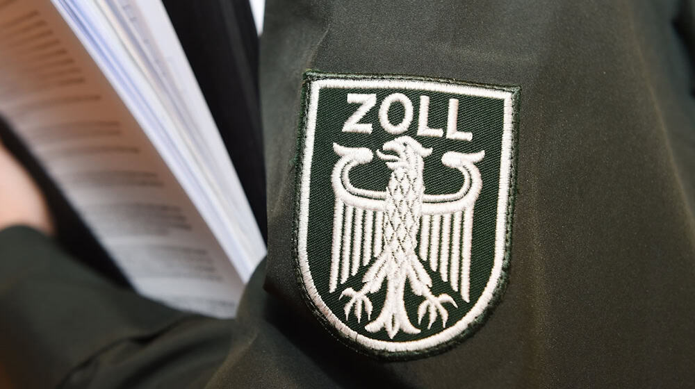 Das Gold wurde in einer Packung Instantnudeln von den Zöllnern am Münchner Flughafen gefunden. (Symbolbild) / Foto: Stefan Sauer/dpa-Zentralbild/dpa