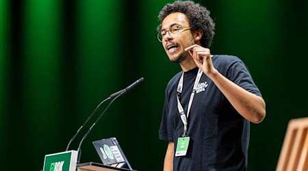 Der Grüne-Jugend-Chef Luis Bobga sorgt mit einer Beschimpfung des Bayerischen Ministerpräsidenten Markus Söder für Rücktrittsforderungen aus der CSU. (Archivbild) / Foto: Michael Matthey/dpa